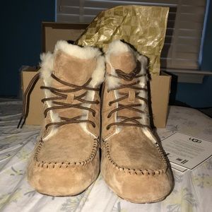 Brand New UGG Australia W-CHICKAREE